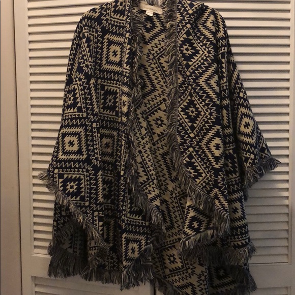 Francesca’s shall - Picture 1 of 2